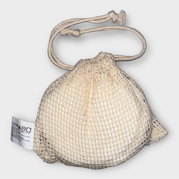 The Body Shop NWOB Reusable Makeup Remover Pads, 7 Day Set with Laundry Bag - Picture 4 of 6